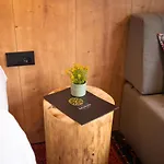Otel Nomad 4*