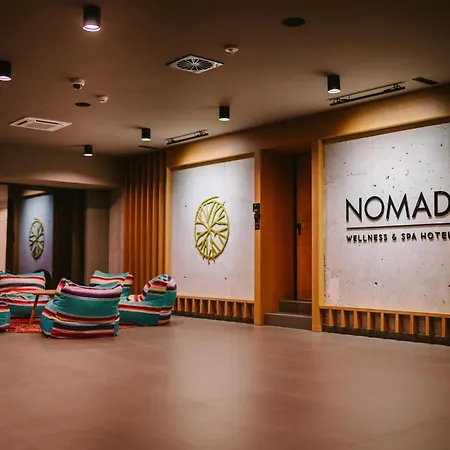 Nomad 4*